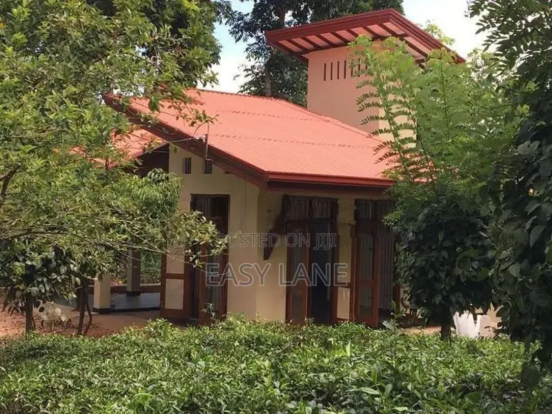 කලුතර දිස්ත්‍රික්කය අක්කර 33 ඉඩමක්
