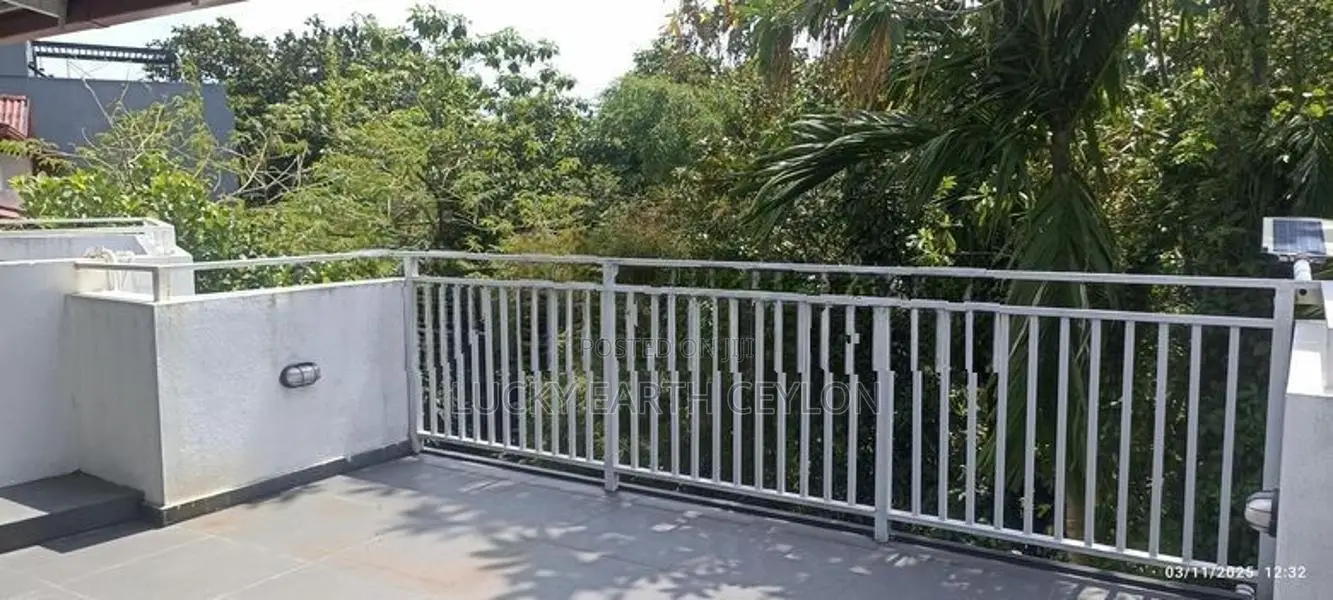Thalawathugoda Unfurnished 3 Story, Eco Friendly House For Rent (ZM103