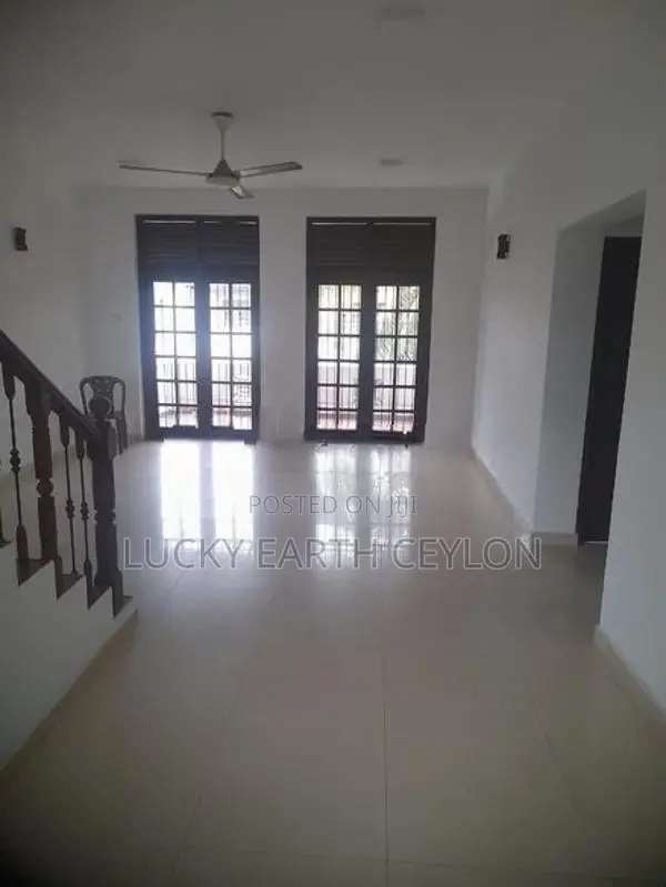 Sale Boralasgomuwa, 3 Story Unfurnished Large House (MG2028)