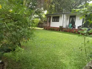 Battaramulla - Pelawatta Kandawatta Lane 21p Land with House for Sale