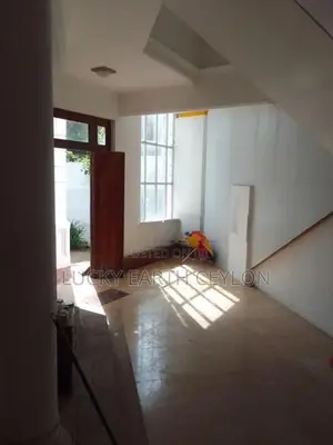 Battarmulla, Unfurnished Ground Floor of Large House For Rent (MG1172)