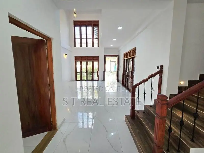 Brand New Luxury 3 Story House For Sale In Piliyandala