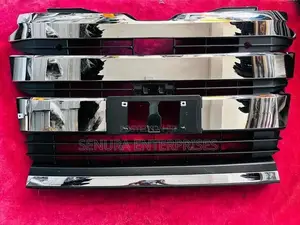 Toyota Noah ZWR90 Rediator Grille