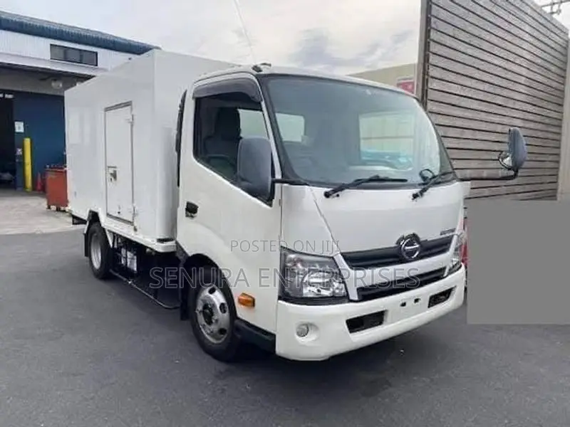 Hino Dutro XZU700 Head Light RH
