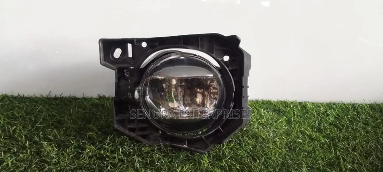 Toyota Voxy ZWR80 Fog Light RH