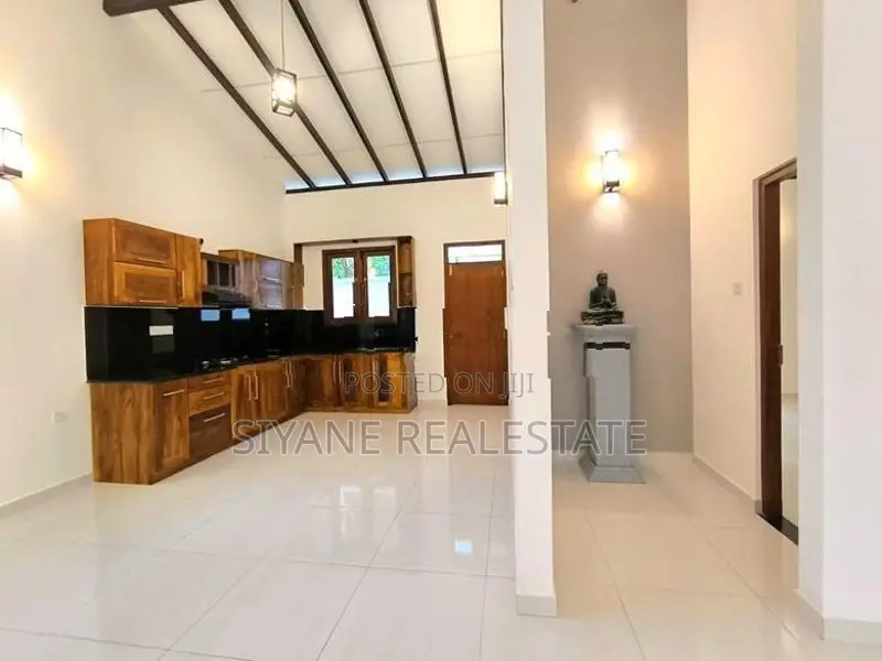 Newly House for Sale in Athurugiriya