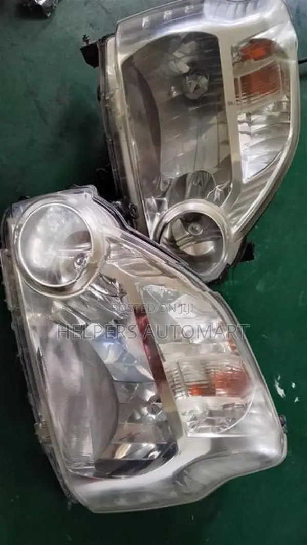 nissan X Trail T31 Head light