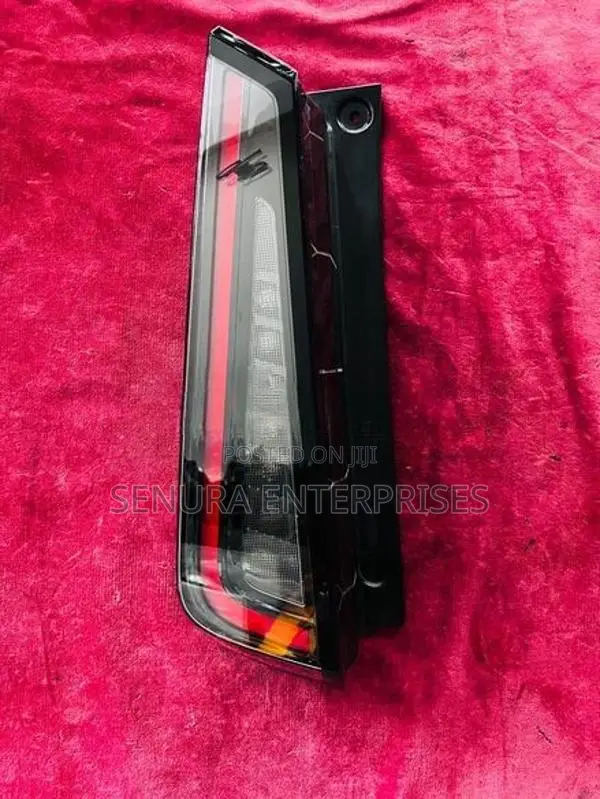 Nissan Serena C28 Tail Light