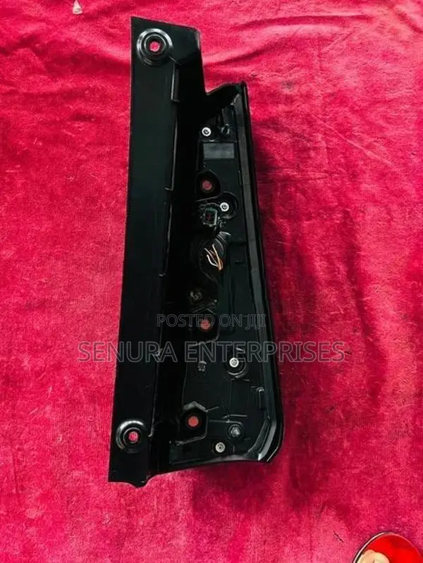 Nissan Serena C28 Tail Light