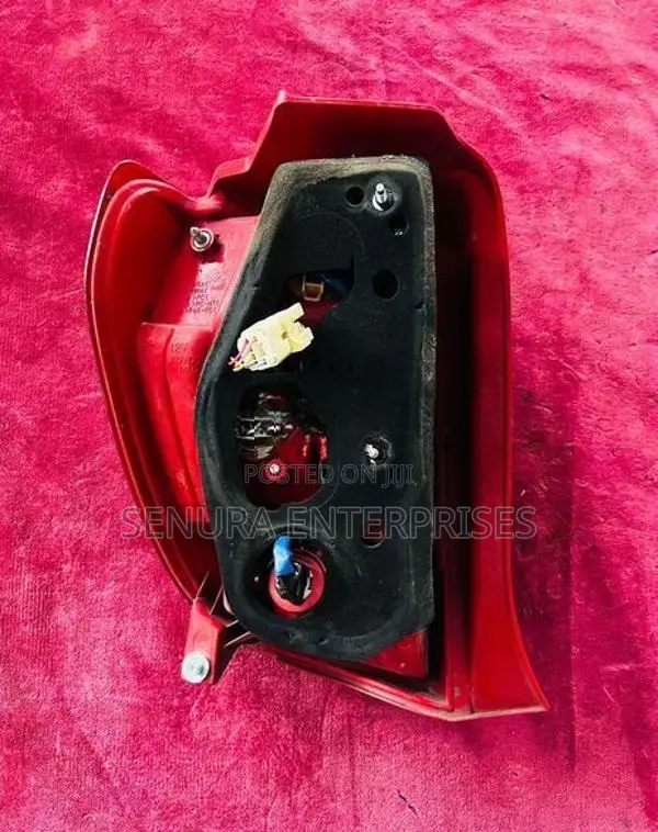 Toyota Ist Ncp 110 Tail Light R/h