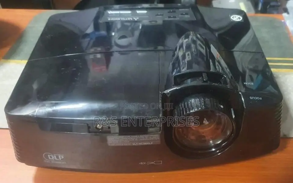 Mitsubishi HC3800 Daylight Projector