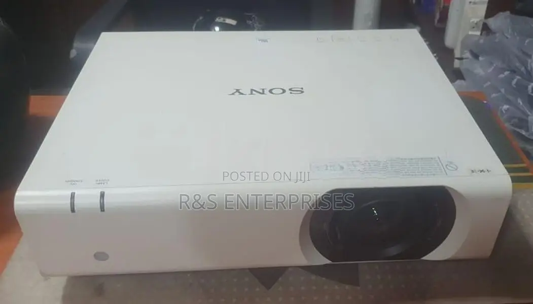 Sony Vpl CH 350 - 4000 Lumens Daylight p