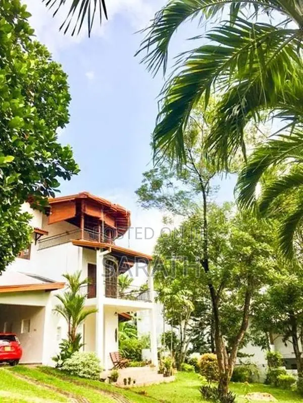 ලස්සන දෙමහල් නිවසක් තලවතුගොඩින්