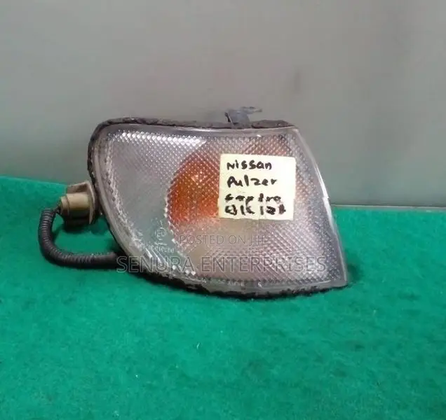 Nissan Pulsar Sentra N14 Signal Light RH