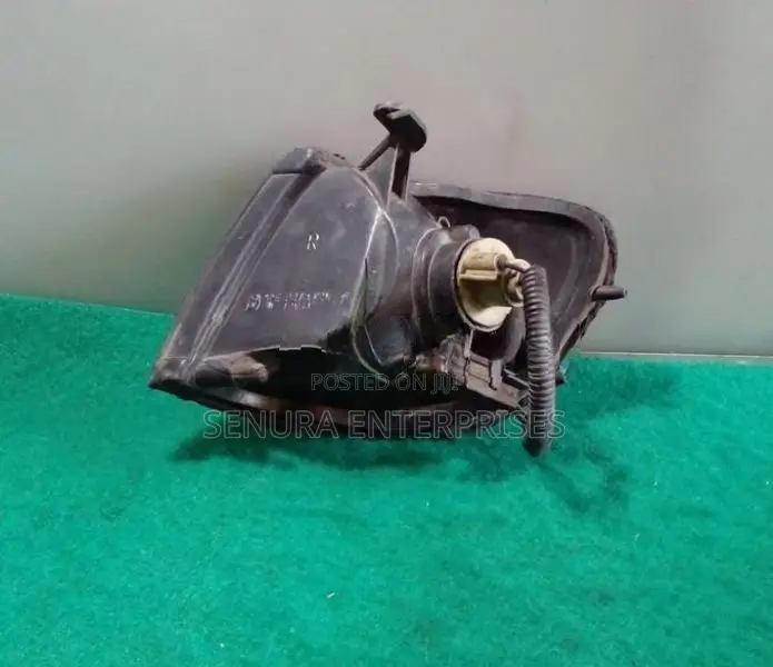 Nissan Pulsar Sentra N14 Signal Light RH