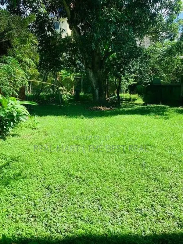 Nugegoda Town : 25 Perch Commercial Land for Sale near High level Road