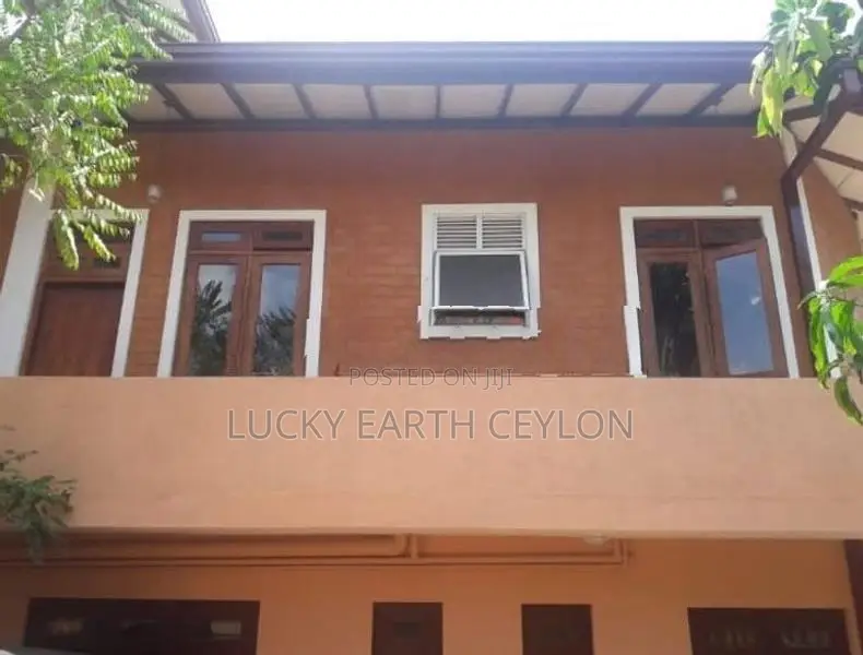 Sale Battarmulla, 2 Story Large Unfurnished House (MGS2031)