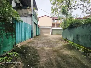15 P High Residential Land with House for Sale in Nawala