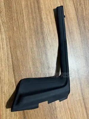 Toyota Vitz KSP130 Left Side Wiper End