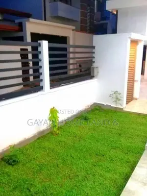 නිදනකාමර පහක් සහිත අංගසම්පූර්ණ දෙමහල් නිවසක් විකිණීමට පිලියන්දල