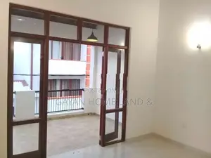 නිදනකාමර පහක් සහිත අංගසම්පූර්ණ දෙමහල් නිවසක් විකිණීමට පිලියන්දල