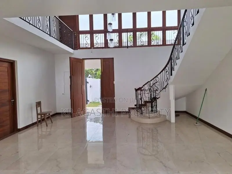 Luxury 2st House for Sale in Nawala