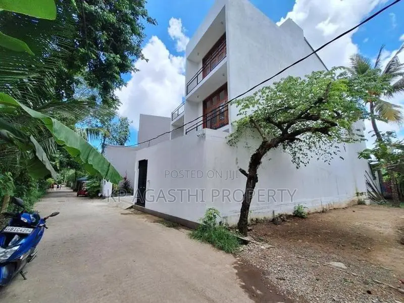 Maharagama Junction Luxury House for Sale