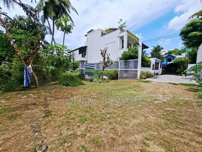මාලබේ නගරයට ආසන්නව පිහිටි වටිනා ඉඩමක් විකිණීමට ඇත. (ID:MALB007S)