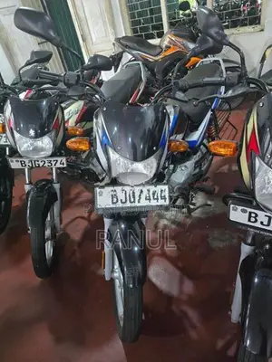 Bajaj CT100 2025