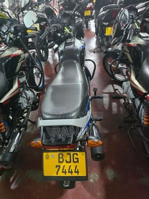Bajaj CT100 2025