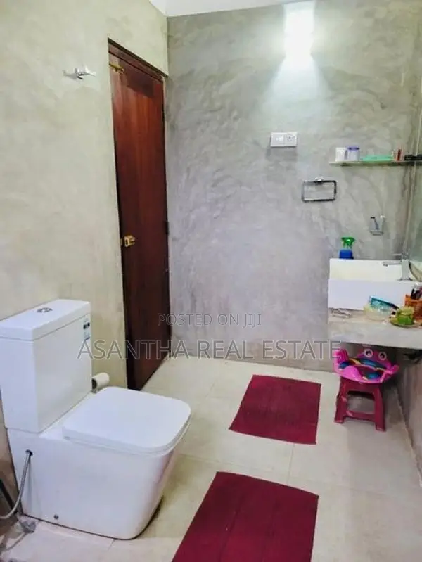 (AF268) 03 Story House With 22 P Sale At Nugegoda
