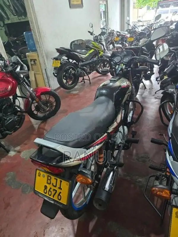 Bajaj CT100 2025