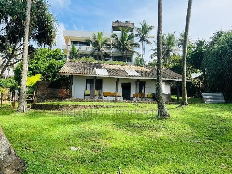 (AFA557) Beach Front A beautiful Single storied Villa Sale At Mathara