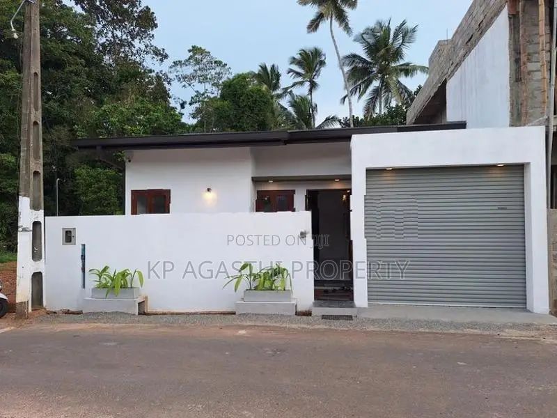 New House for Sale in Athurugiriya