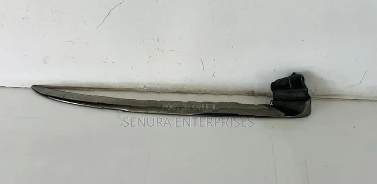 Toyota Esquire Front Buffer Loar Garnish R/h