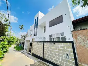 Beautiful Brand New House In Athurugiriya