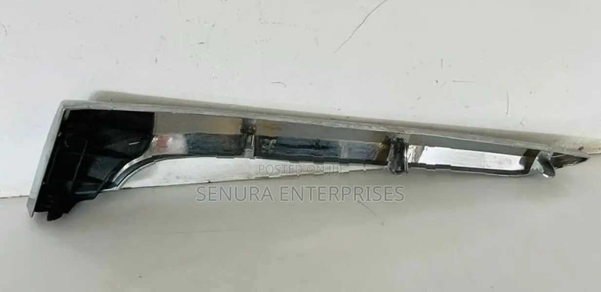 Toyota Alphard AGH35 Head Light Garnish R/h