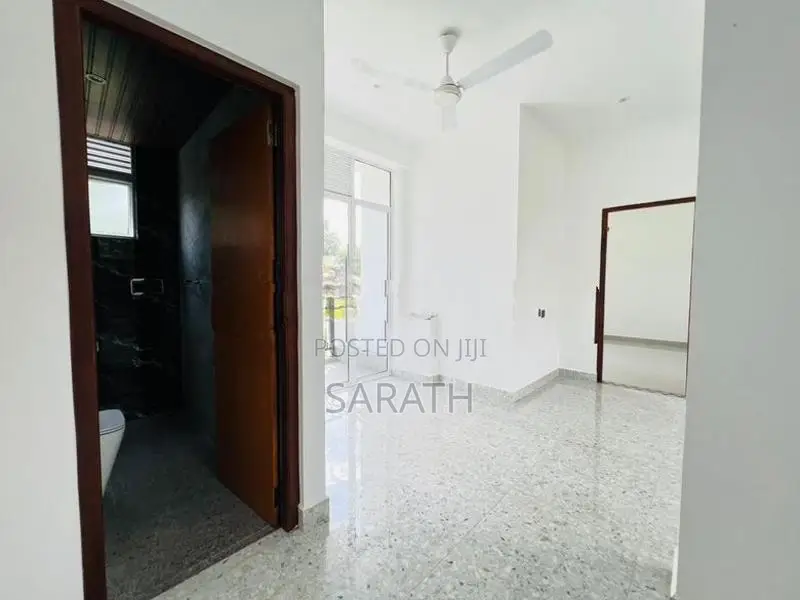 Beautiful Brand New House In Athurugiriya