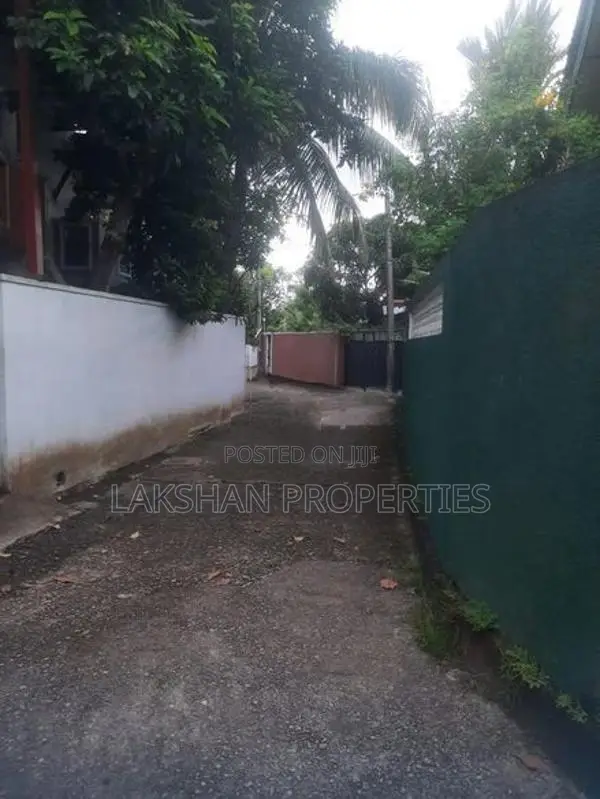 Land For Sale In Boralesgamuwa Lake Road