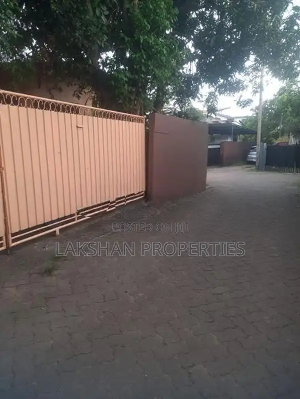 Land For Sale In Boralesgamuwa Lake Road