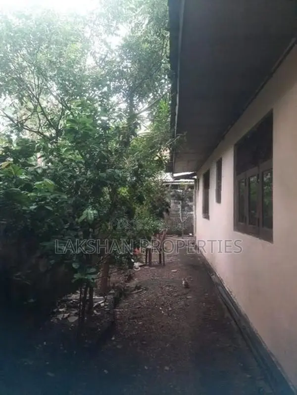Land For Sale In Boralesgamuwa Lake Road