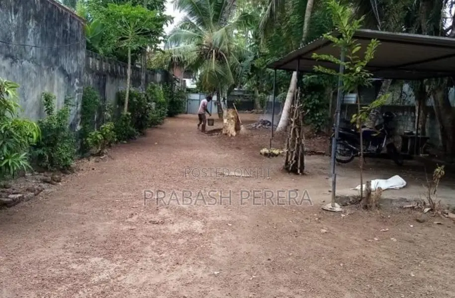 26 Perches Block of Land with House for Sale in Maharagama