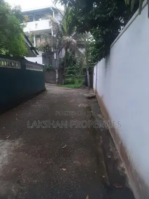 Land For Sale In Boralesgamuwa Lake Road