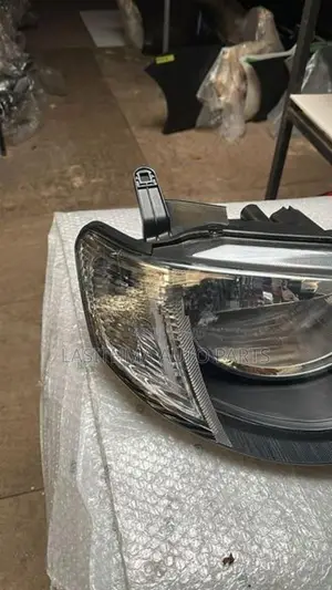 L 200 Head Lamp (White)