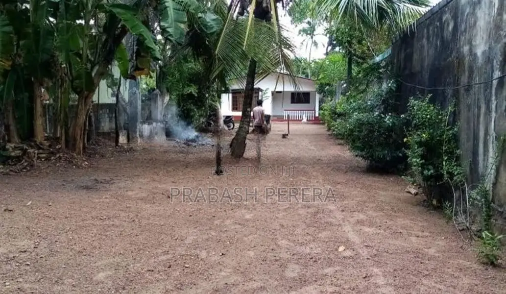 26 Perches Block of Land with House for Sale in Maharagama