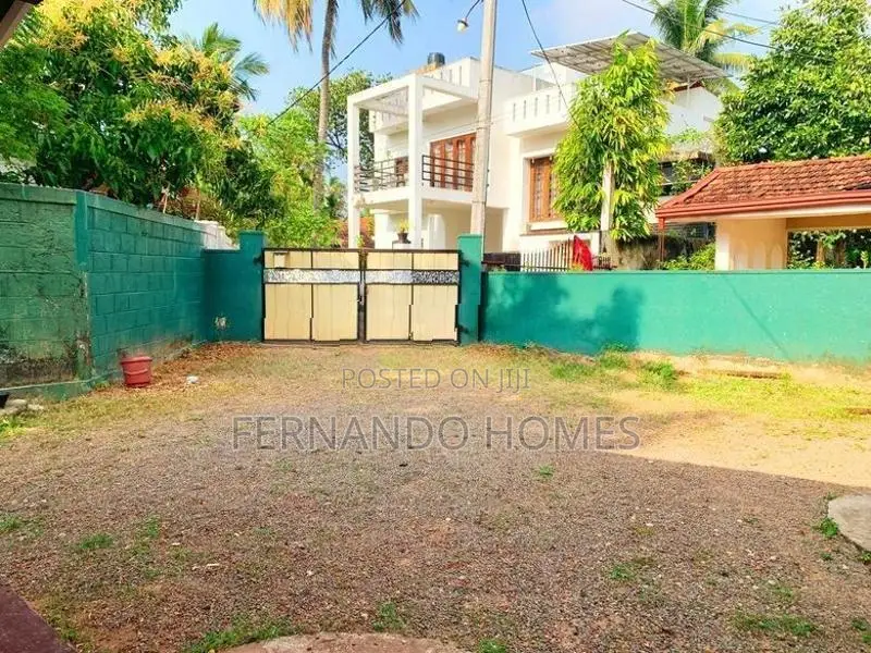 Two Completed Houses For Sale In Negombo Temple Road