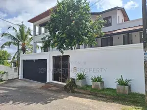 B/n Luxury House for Sale in Kotte