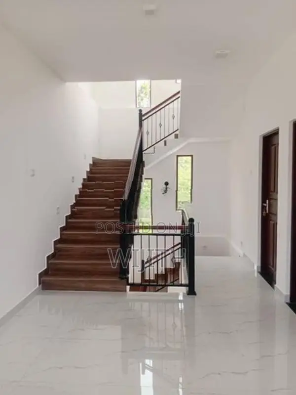 Super Luxury Brand New Three Storey House for Sale In polgasowita