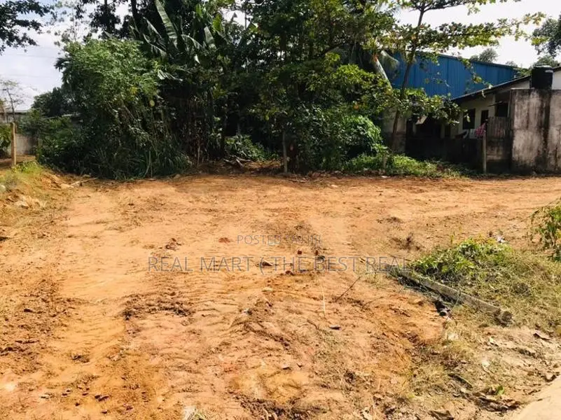 Nugegoda : 17 perches Bare Land for Sale Near Kandy pharmacy