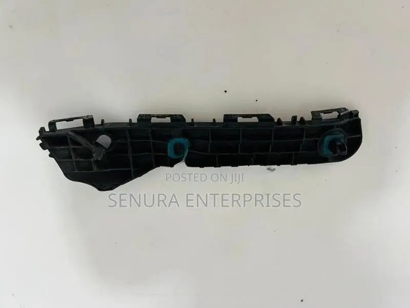 Toyota Aqua NHP10 Rear Buffer Retainer R/H